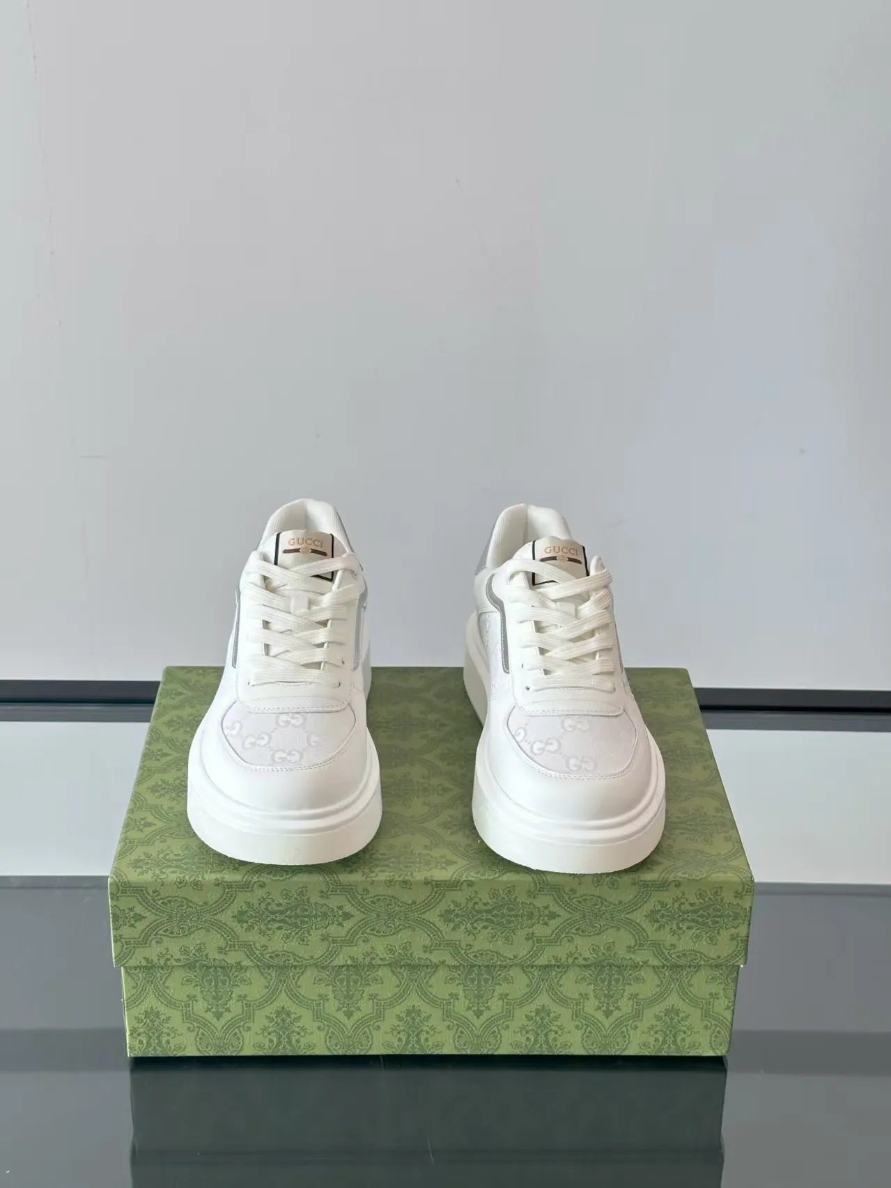 P460. New men's shoes GUCCI [Lightning] latest shoes shipped. Original quality, fashionable, special materials, sheepskin lining, new packaging. The foot feels super comfortable and the workmanship is impeccable. Size: 38-45, white lining. No. 058